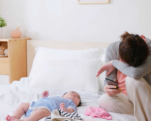 MENGELOLA STRES PADA IBU